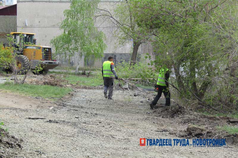 В Новотроицке начались работы по благоустройству каскада аллей на улице Советской
