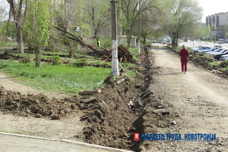 В Новотроицке начались работы по благоустройству каскада аллей на улице Советской