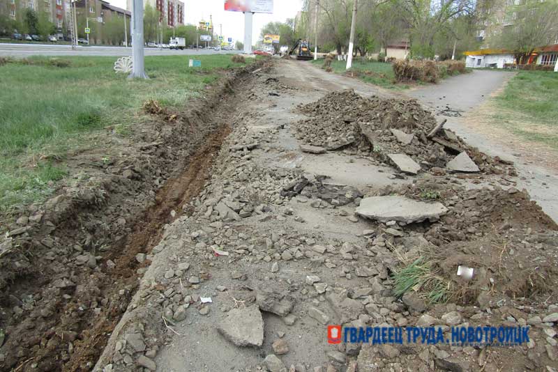 В Новотроицке начались работы по благоустройству каскада аллей на улице Советской