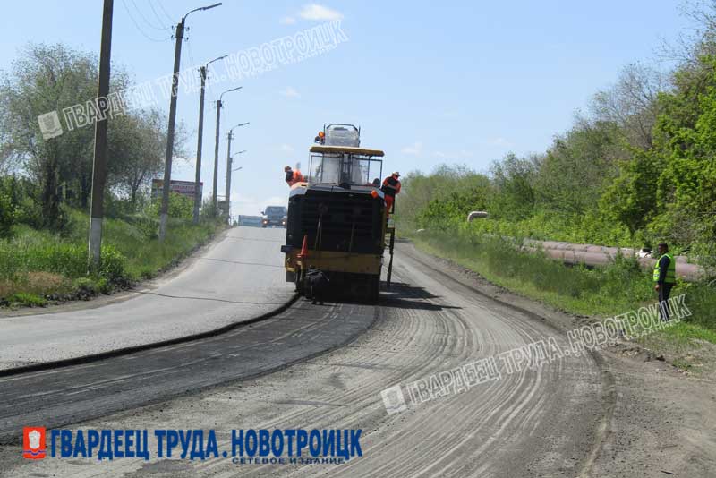 В Новотроицке разворачиваются работы по ремонту дорог   