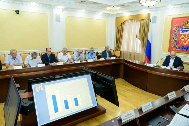 Евгений Солнцев взял на контроль антикоррупционную проверку Министерства архитектуры Оренбуржья