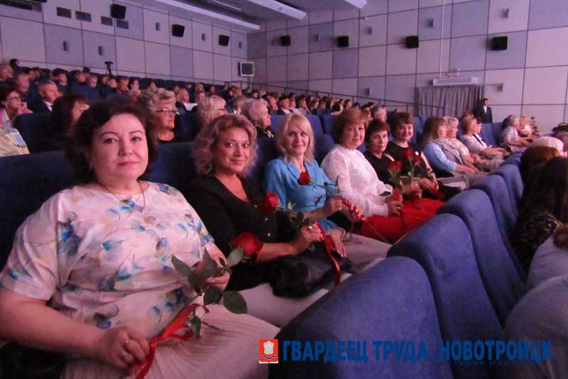 Шестьдесят педагогов Новотроицка удостоены знака «Гордость Оренбуржья»