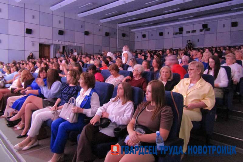 Шестьдесят педагогов Новотроицка удостоены знака «Гордость Оренбуржья»