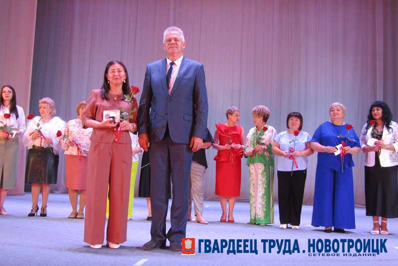 Шестьдесят педагогов Новотроицка удостоены знака «Гордость Оренбуржья»