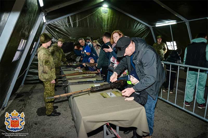  В Оренбурге открылась передвижная выставка трофейной техники НАТО «Сила V правде – гордость и Победа»