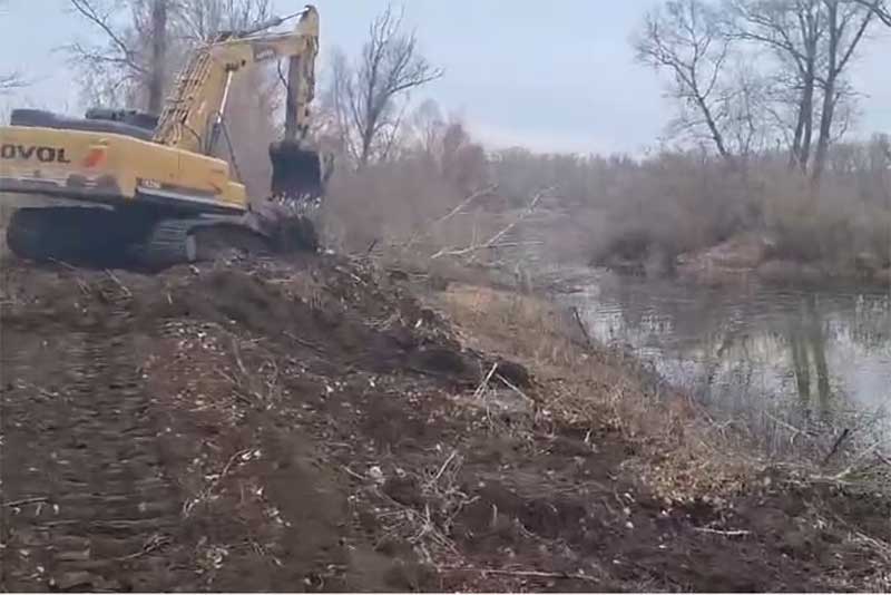 В Орске приступили к расчистке русла Урала для пропуска весеннего паводка в будущем году