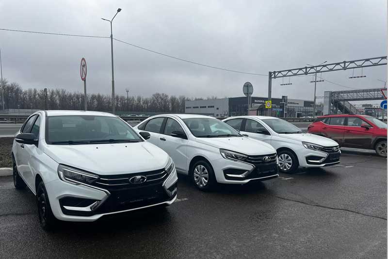 Девять жителей Оренбуржья, пострадавших на производстве, получили новые автомобили