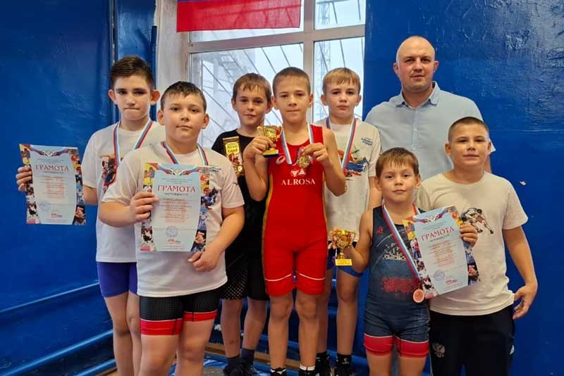 В Новотроицке воспитанники спортивной школы «Спартак» свои  победы на турнире посвятили  мамам