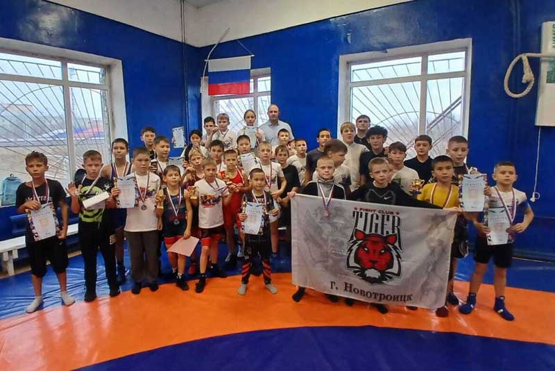 В Новотроицке воспитанники спортивной школы «Спартак» свои  победы на турнире посвятили  мамам