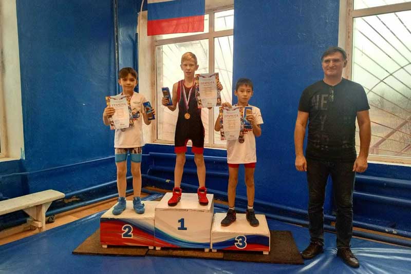 В Новотроицке воспитанники спортивной школы «Спартак» свои  победы на турнире посвятили  мамам