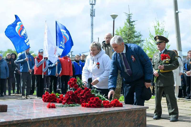 В поселке Тюльган в канун Дня Победы зажжен Вечный огонь 
