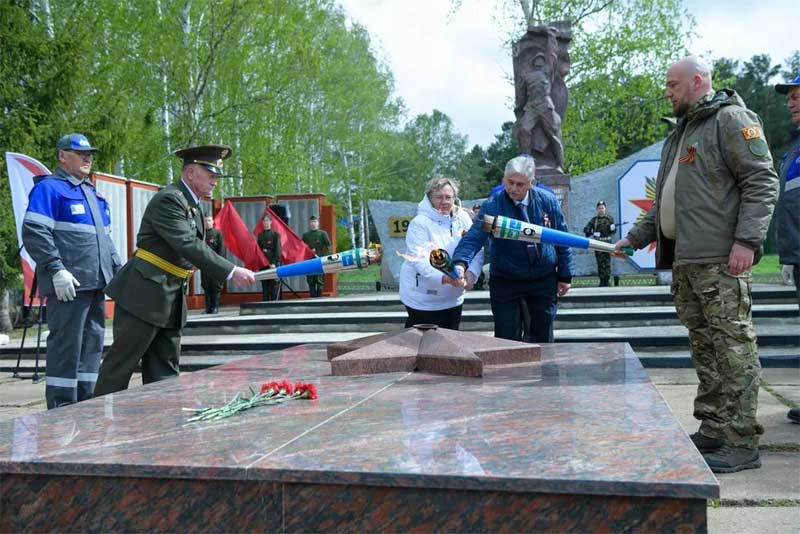 В поселке Тюльган в канун Дня Победы зажжен Вечный огонь 