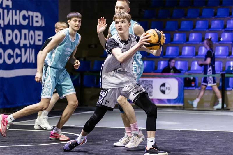 Новотроицкие баскетболисты сразились с лучшими командами Приволжского федерального округа