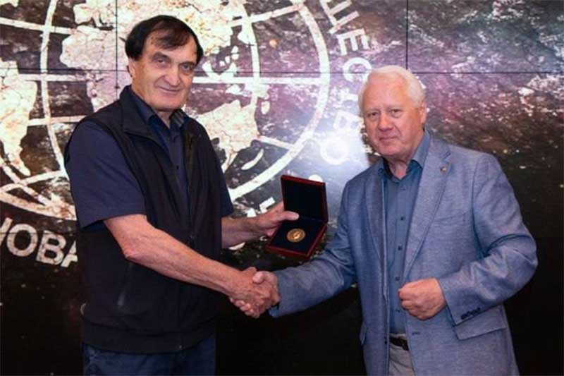 Вице-президенту Русского географического общества Александру Чибилёву вручили золотую медаль имени Н.М. Пржевальского