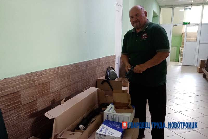 В Новотроицке к началу нового учебного года оснащают школьные кабинеты новым оборудованием