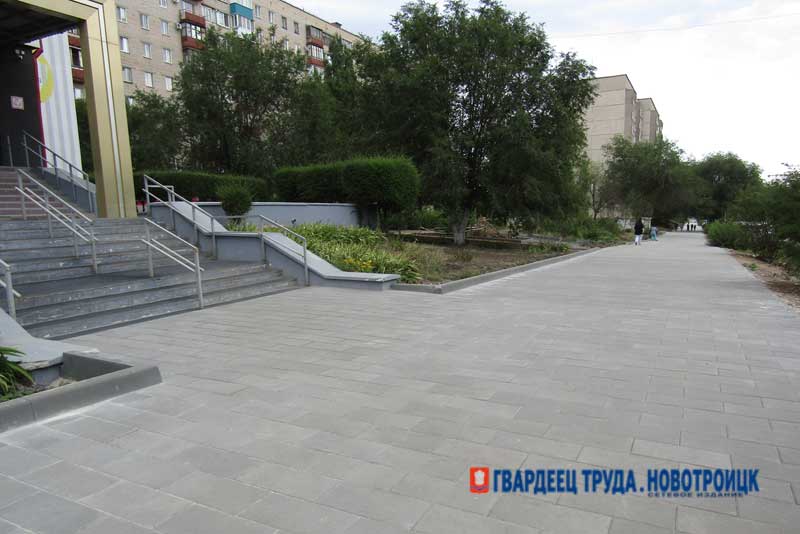 В Новотроицке подрядчик не укладывается в сроки проведения работ на социальном объекте