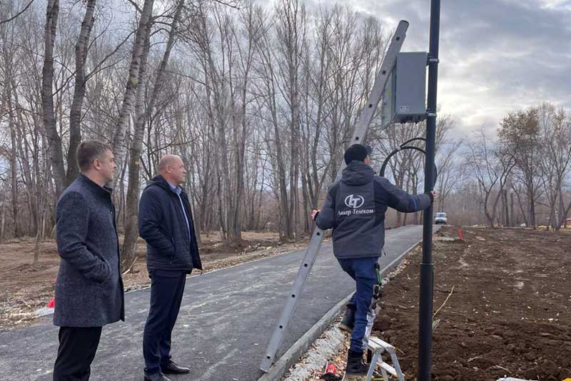 В Кувандыке продолжаются работы по благоустройству парка имени Федорова