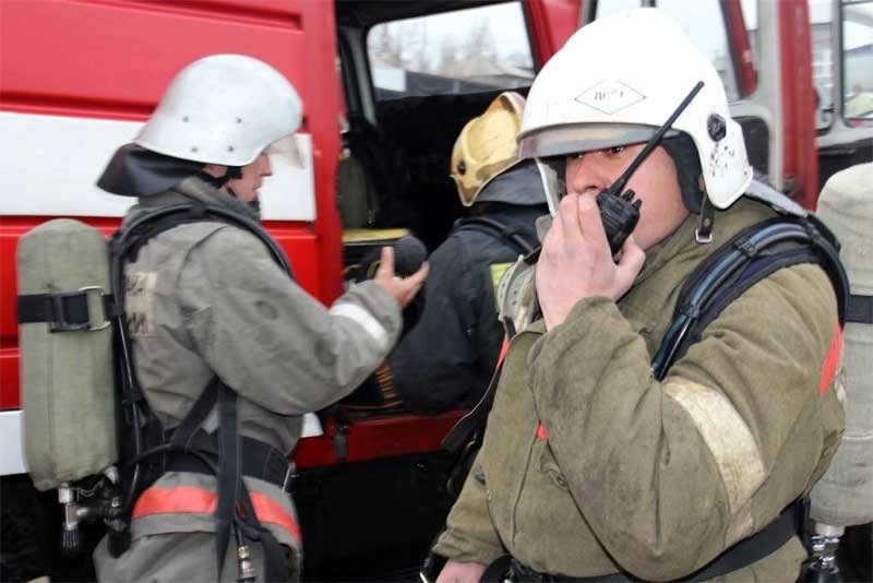 В Новотроицке на пожаре в жилом многоквартирном доме огнеборцы спасли 18 человек