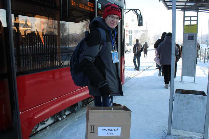 Волонтеры Новотроицка напомнили горожанам о героическом событии из истории Великой Отечественной войны (12+)