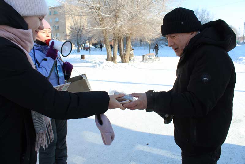 Волонтеры Новотроицка напомнили горожанам о героическом событии из истории Великой Отечественной войны (12+)