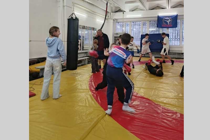 В Новотроицке детей из многодетных семей пригласили на экскурсию в спортивный Центр