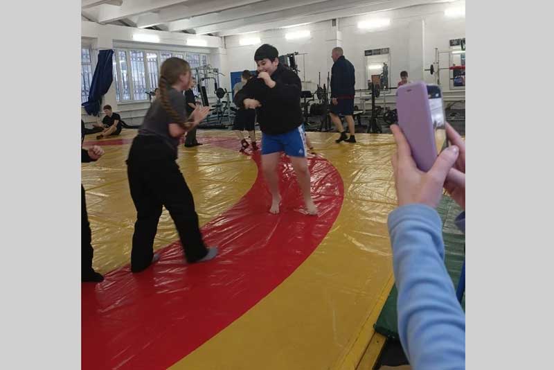 В Новотроицке детей из многодетных семей пригласили на экскурсию в спортивный Центр