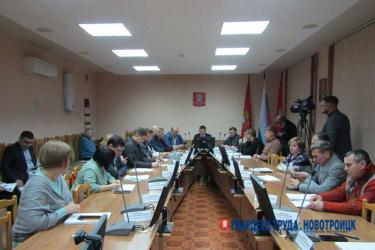 Новотроицкие депутаты собрались на внеочередное заседание. Что послужило поводом?