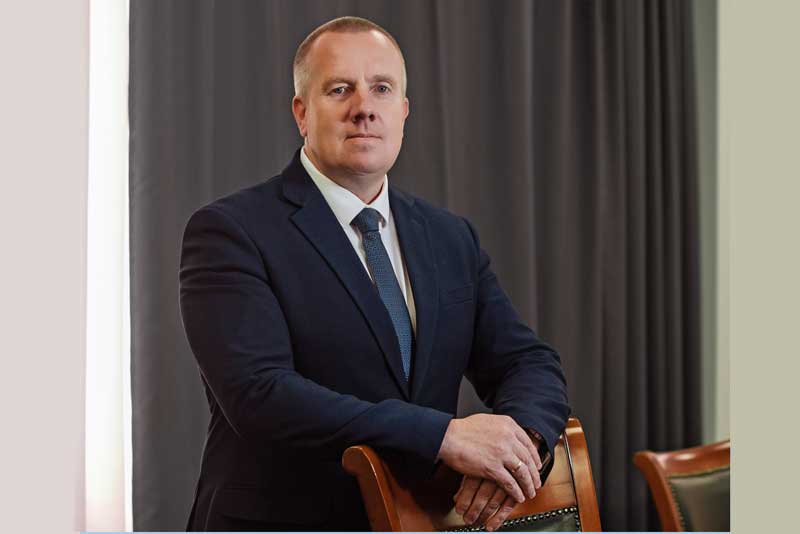 Управляющий директор АО «Уральская Сталь» Сергей Журавлев поздравляет тружеников комбината и всех новотройчан с Первомаем