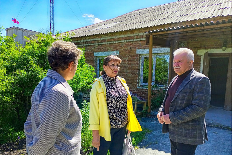 Продолжается ремонт фельдшерско-акушерского пункта в Хабарном