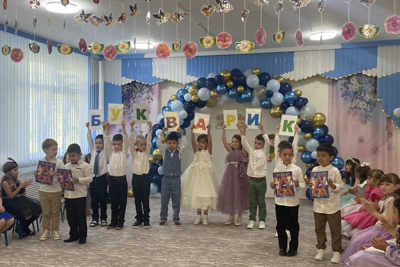 У дошколят Новотроицка проходят выпускные балы
