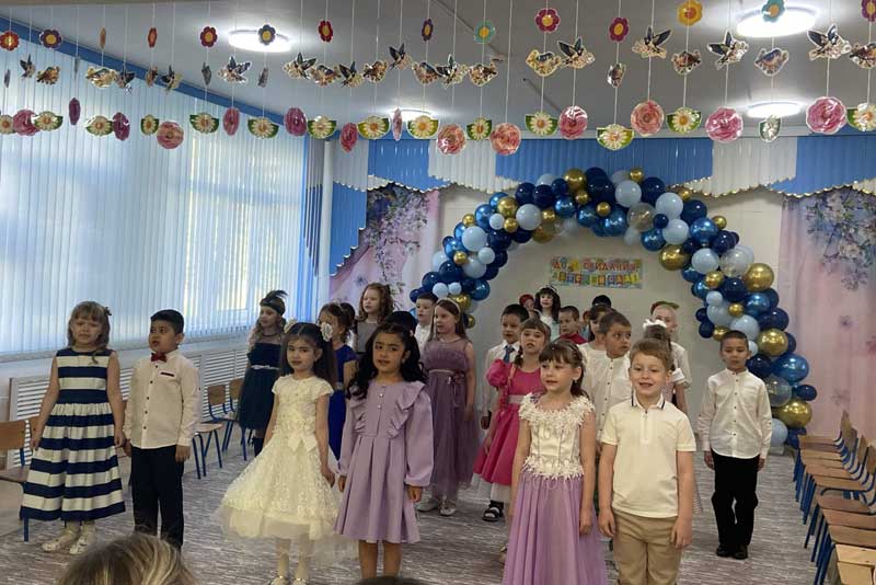 У дошколят Новотроицка проходят выпускные балы