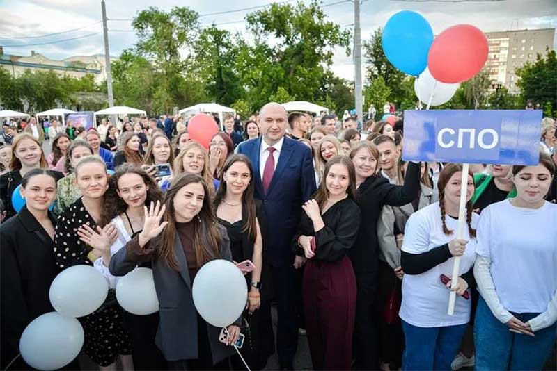 Для выпускников Оренбуржья организовали праздник «Наследники Великой Победы»