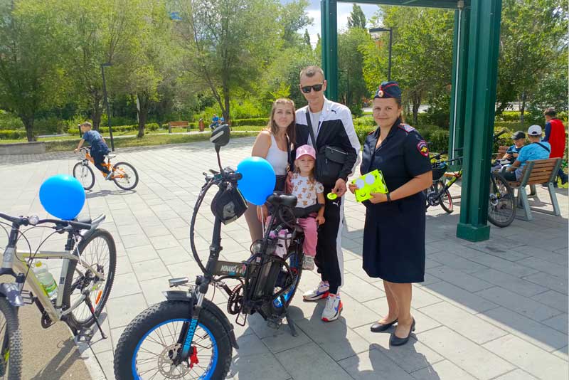 Любители спорта и активного отдыха провели в Новотроицке велопарад