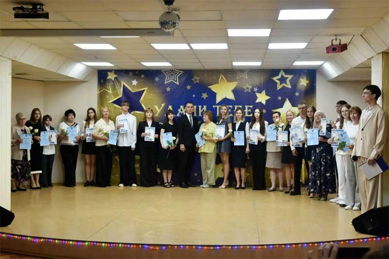 В Новотроицке чествовали лучших выпускников школ, медалистов, победителей олимпиад