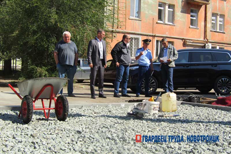 Глава Новотроицка и прокурор города  проверили состояние дел с вывозом мусора и обустройством контейнерных площадок