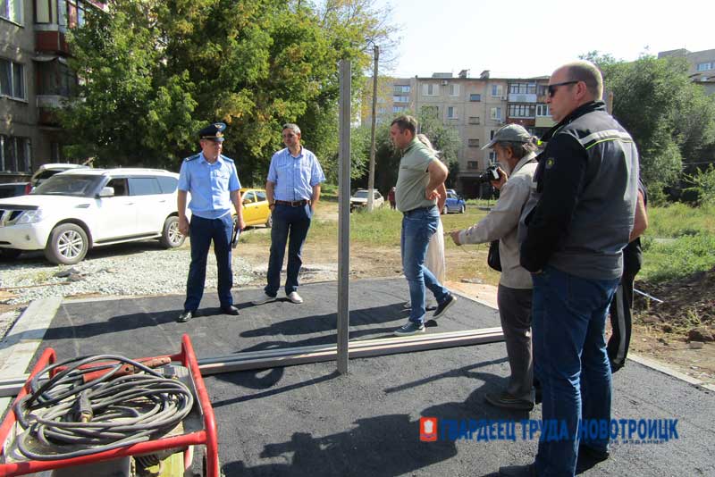 Глава Новотроицка и прокурор города  проверили состояние дел с вывозом мусора и обустройством контейнерных площадок