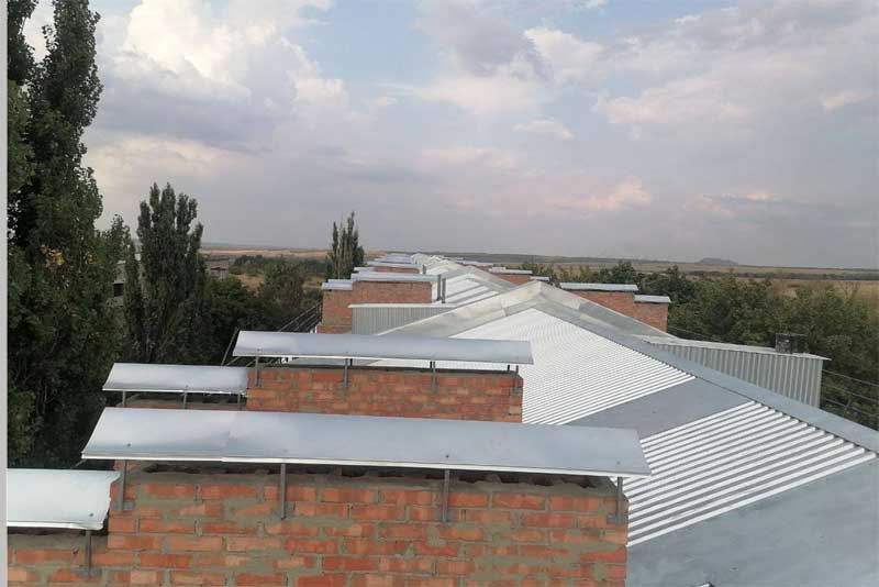 Оренбургские строители  помогают жителям  Перевальска Луганской Народной Республики подготовить жилье к зиме