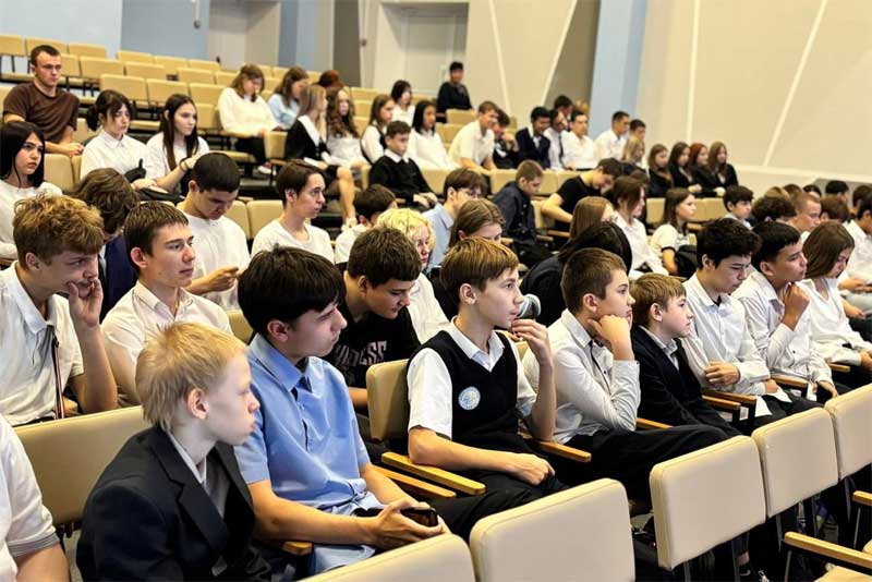 В дни осенних каникул для оренбургских школьников организовали  премьерный показ фильма «Курск: живая память»