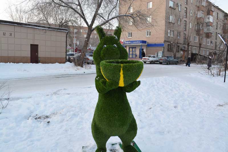 В Новотроицке, в сквере им.Ю.Гагарина, установлены новые Арт-объекты. (фото)