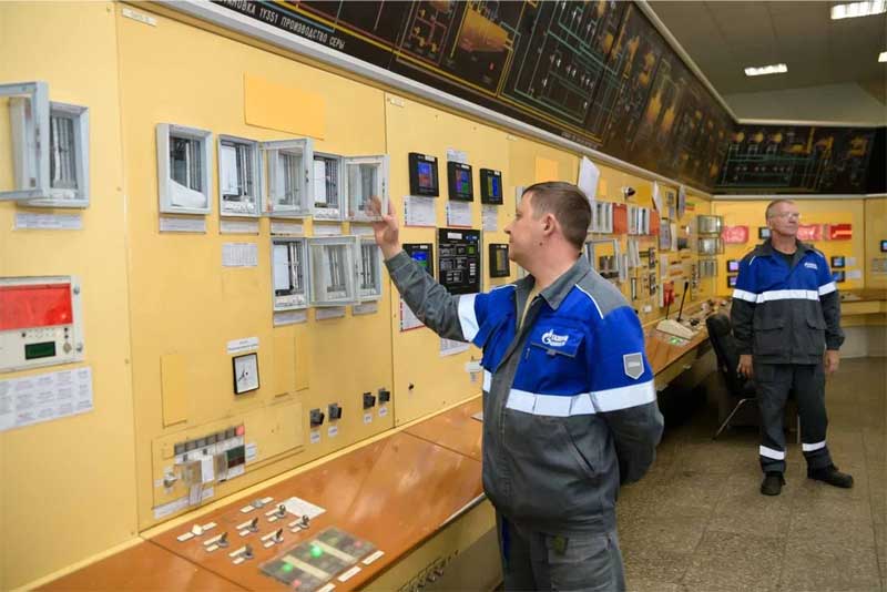 Врио губернатора Оренбуржья Евгений Солнцев побывал на газоперерабатывающем заводе