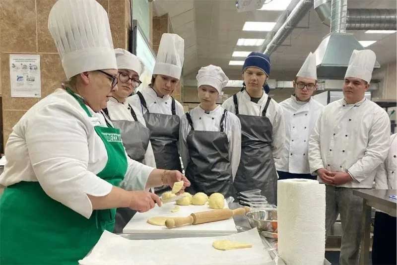 Более 15 тысяч выпускников  оренбургских колледжей и техникумов стали  молодыми специалистами