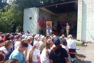 В детском оздоровительном лагере «Чайка» под Новотроицком ветераны специальной военной операции встретились с ребятами